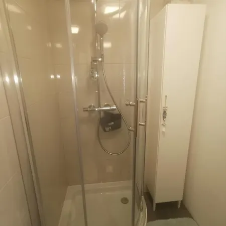 Lea باكاراتس