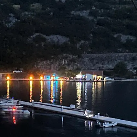 بيت للعطل Lea *